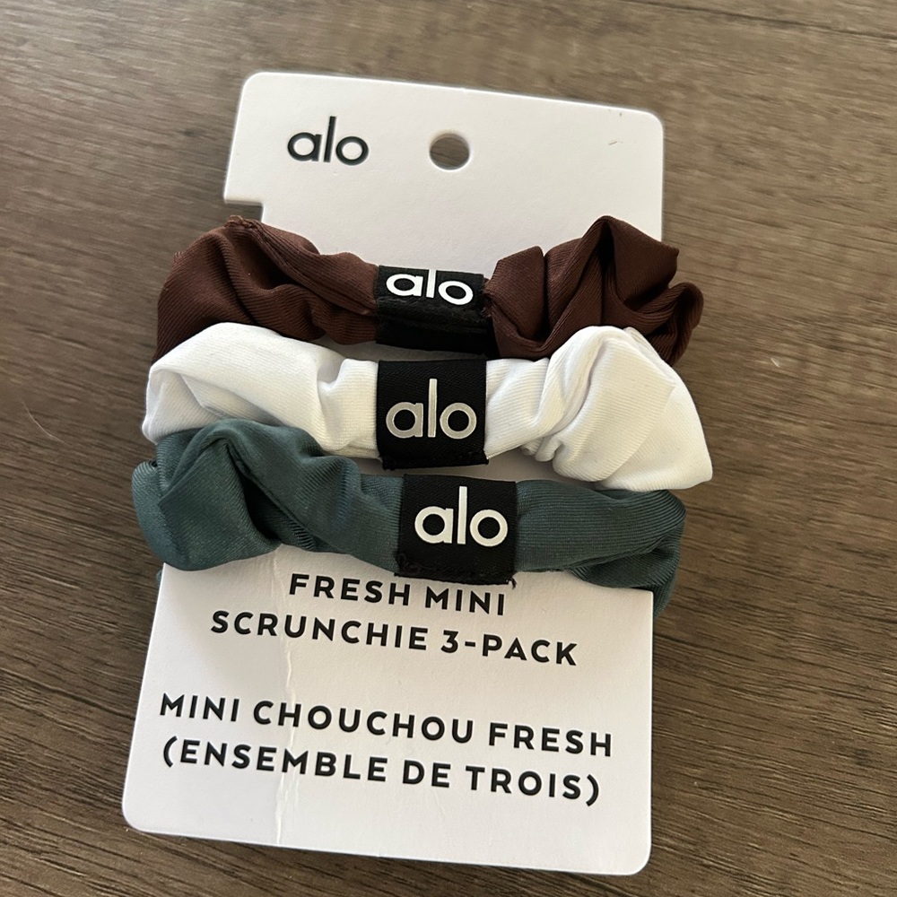 ALO BUNDLE - Socks & Scrunchies - Picture 4 of 7